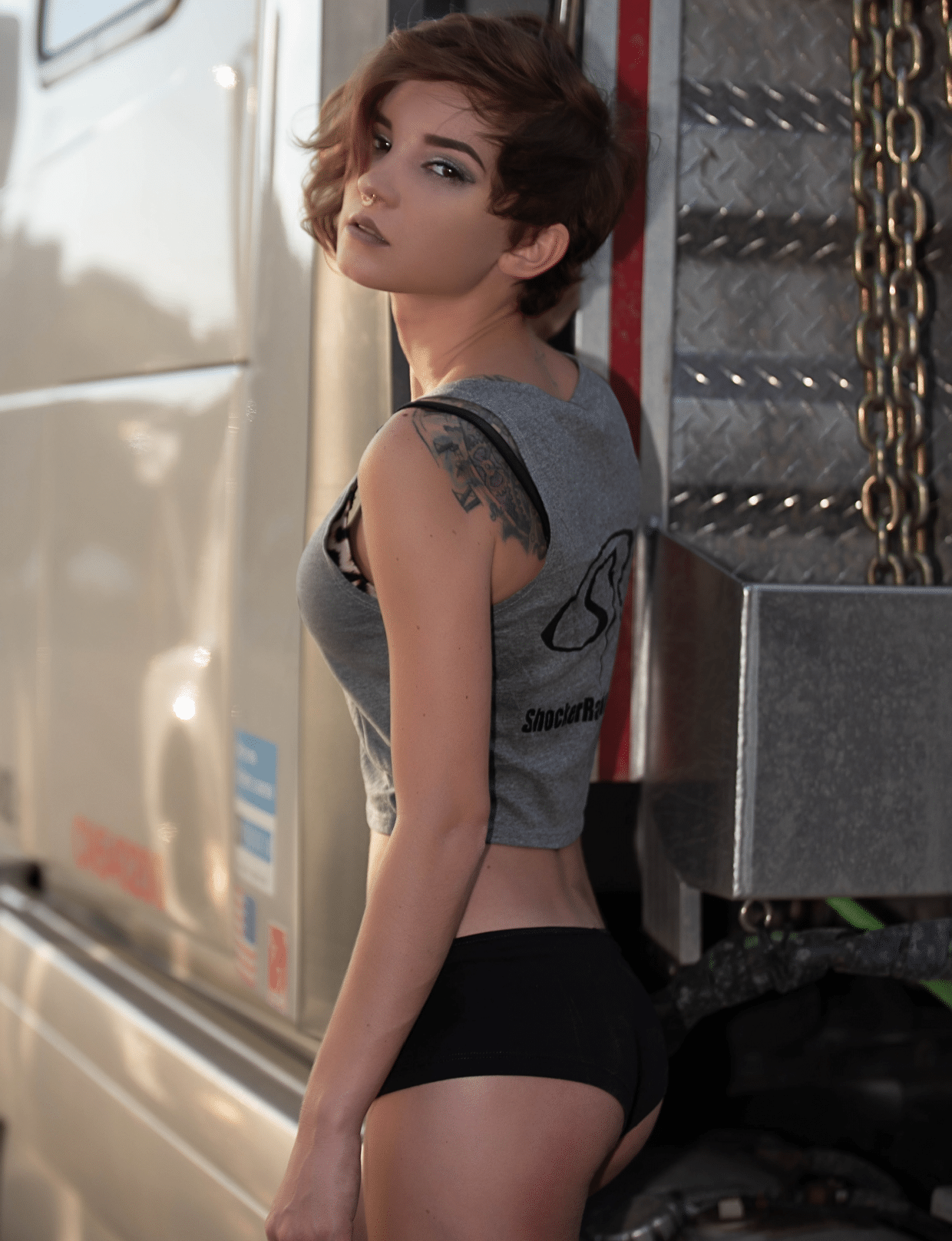 Model Throwdown Magazine - Issue 29